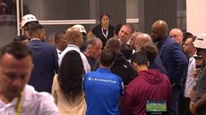 Jogadores e funcionários de Corinthians e Palmeiras se envolvem em confusão no túnel da Neo Química Arena. - Imagem: Reprodução