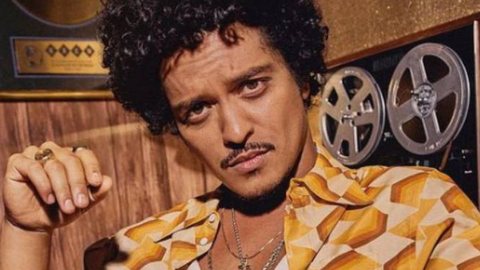 Bruno Mars encanta fãs e reposta homenagem em crochê de admiradora brasileira - Imagem: Reprodução/ Instagram