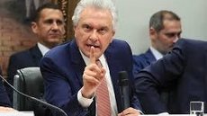 Ronaldo Caiado aparece ao lado de representantes do Imed, organização social que recebeu bilhões em contratos da saúde pública de Goiás. - Imagem:  Lula Marques / Agência Brasil