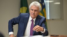Ronaldo Caiado critica plano do governo federal e eleva tom no debate sobre exploração de terras raras no Brasil. - Imagem: Reprodução / SECOM
