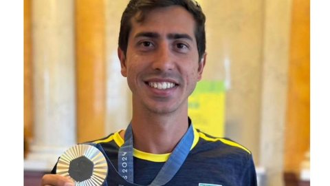 A medalha em Taicang solidifica a posição de Bonfim como um dos principais atletas da marcha atlética, mirando o novo ciclo olímpico - Imagem: Reprodução/Instagram
