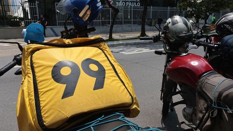 Larissa Barros Maximo Torres, de 22 anos, foi vítima de um acidente entre um carro e uma moto no centro de São Paulo no último sábado - Imagem: Reprodução / Agência Brasil / Paulo Pinto