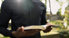 Câmara dos Deputados aprova proposta que cria o Dia Nacional do Pastor e da Pastora Evangélicos - Imagem: Reprodução / Freepik