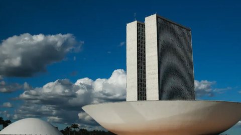 Com o aumento de denúncias, a SBP destaca a urgência de regulamentações para proteger os jovens na internet - Imagem: Reprodução / Marcello Casal Jr / Agência Brasil