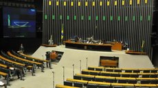 Relatório deve ser apresentado ainda em maio com foco em reduzir jornada sem cortar salários. - Imagem: Reprodução/Câmara dos Deputados.