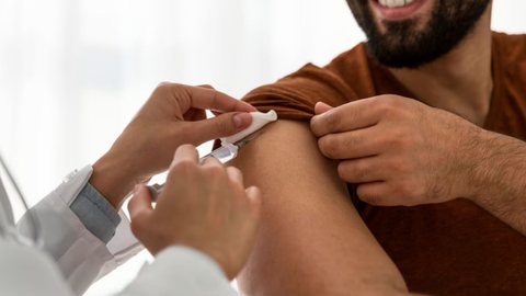 O Ministério da Saúde lançou a campanha que visa incentivar a vacinação dos brasileiros contra a gripe. - Imagem: reprodução I Freepik
