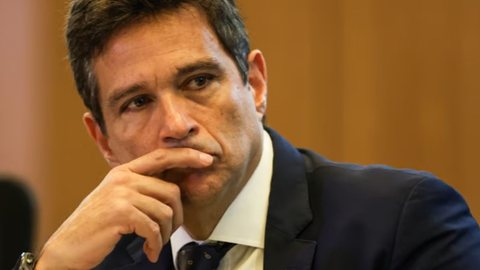 Com prazo até 14 de novembro, a CPI avalia ações a serem tomadas devido à ausência de Campos Neto, que é considerado uma testemunha chave - Imagem: Reprodução