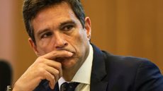 Com prazo até 14 de novembro, a CPI avalia ações a serem tomadas devido à ausência de Campos Neto, que é considerado uma testemunha chave - Imagem: Reprodução