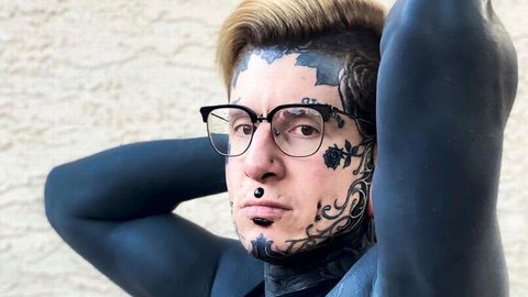 Remy conta mais de 200 mil seguidores nas redes sociais, impressionados com suas tatuagens - Imagem: reprodução/Instagram @ephemeral_remy