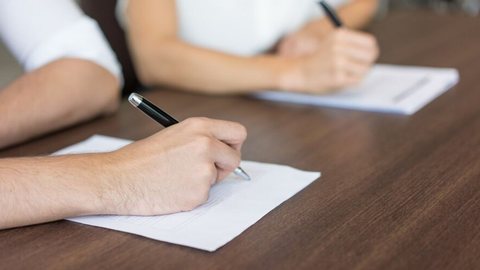 Candidatos realizam última etapa da Fuvest nesta segunda - Imagem: Reprodução / Freepik