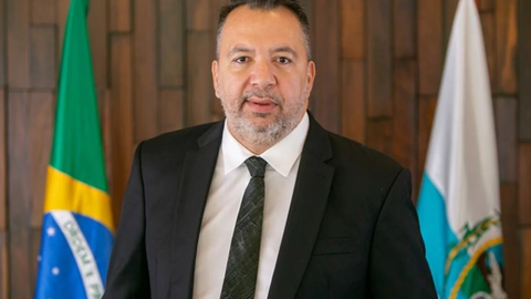 Márcio Canella, ex-prefeito de Belford Roxo e pré-candidato ao Senado, foi preso em flagrante pela Polícia Federal após agentes encontrarem um fuzil calibre .556 em seu veículo - Imagem: Reprodução