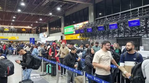 As companhias aéreas Latam, Gol e Azul relatam impactos significativos em suas operações devido ao incidente - Imagem: Reprodução / TV Globo / Eliezer dos Santos