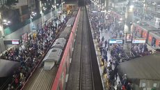 Estação Brás da CPTM lotada de passageiros - Imagem: Reprodução / TV Globo / Herminio Bernardo