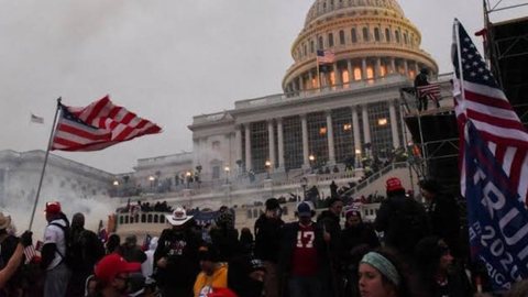 Pamela Hemphill, a "vovó MAGA", recusa perdão de Trump - Imagem: Reprodução / X / @meioindep
