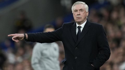 Ancelotti substitui Dorival Júnior, dispensado em março após 14 meses no cargo - Imagem: Reprodução / X / @ActuFoot_