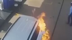 Frentista causa incêndio em carro após acender um isqueiro - Foto: Reprodução / UOL