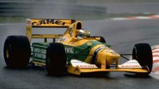 Benetton B192, carro da primeira vitória do alemão na Fórmula 1, é leiloado. - Imagem: Reprodução/Redes Sociais.