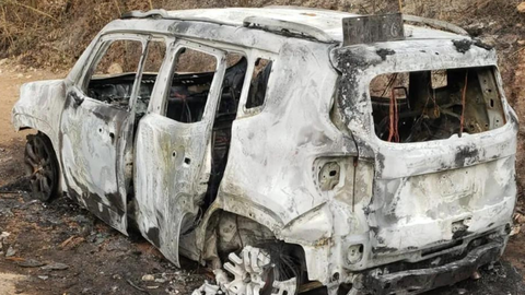 Corpo carbonizado encontrado  em carro incendiado na Zona Norte de São Paulo - Foto: Divulgação/Polícia Militar