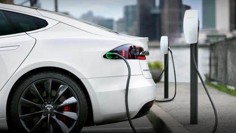 Legislação facilita instalação de pontos de recarga para veículos elétricos - Imagem: Reprodução