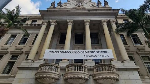 Carta da USP em defesa da democracia já foi assinada por mais de 800 mil pessoas - imagem: reprodução Instagram @faculdade_de_direito_da_usp