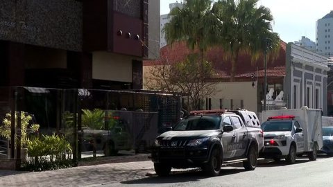Casal estrangeiro é encontrado morto em apartamento - Imagem: Reprodução / RPC