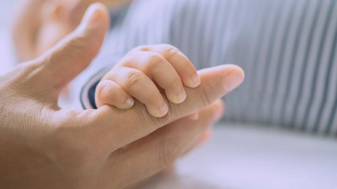 Casal é preso após bebê de 11 meses ser levado morto a hospital - Imagem: Reprodução / Freepik