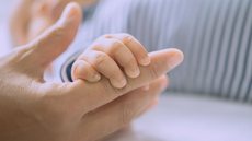 Casal é preso após bebê de 11 meses ser levado morto a hospital - Imagem: Reprodução / Freepik