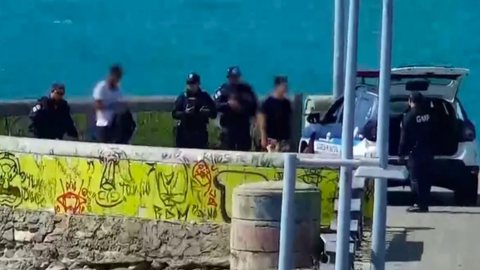 VÍDEO - casal é preso após ser flagrado fazendo sexo ao ar livre - Imagem: reprodução Guarda Municipal de Fortaleza (GMF) via g1