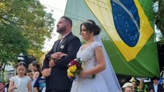 Rodrigo Tramontim e Jasarela Carvalho se casarem em manifestação em Ponta Grossa - Imagem: reprodução