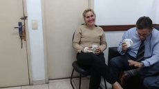 Ana Paula Fernandes ri durante o seu interrogatório à polícia - Imagem: Reprodução