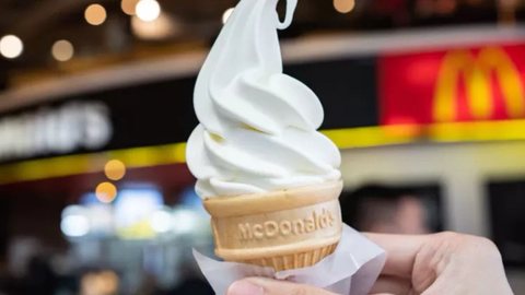 McDonald's afirma que a decisão não altera a qualidade ou a receita de suas sobremesas, apenas aspectos fiscais - Imagem: Reprodução/Imagem: Wachiwit/Adobe Stock