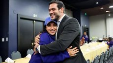 Técnico Arthur Elias ressalta a necessidade de ampliar oportunidades para jovens jogadoras e melhorar condições no esporte - Imagem: Reprodução / Lívia Villas Boas / CBF