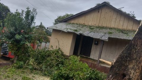 Dados da Defesa Civil mostram que 4.833 pessoas estão desalojadas e 150 desabrigadas após os temporais - Imagem: CBMSC/ND