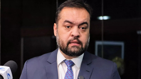 Cláudio Castro deixou o governo após editar decreto que ampliou poderes da Casa Civil e impactou diretamente o cenário político do estado - Imagem: Reprodução