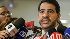 Jorge Messias, graduado em Direito e com vasta experiência, aguarda sabatina no Senado antes da votação final para o STF - Imagem: Reprodução/Antonio Cruz/Agência Brasil