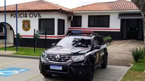 Câmeras de segurança registraram as agressões contra uma bebê de seis meses dentro da Creche Municipal Professora Vicentina Salvador Reginato, em Cerquilho - Imagem: Reprodução