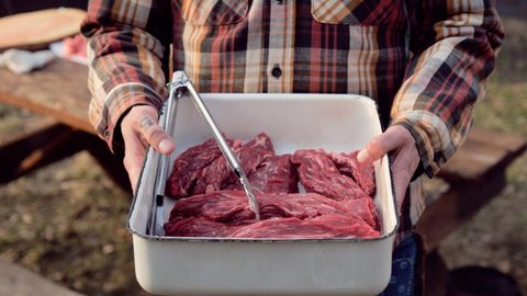 CEO do Carrefour pede desculpas e reconhece a agricultura brasileira: "Carne de alta qualidade" - Imagem: Reprodução / Freepik