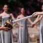Chama Olímpica é acendida durante cerimônia na Grécia - Imagem: reprodução X I @Paris2024