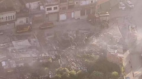 Chamas consomem barracos em comunidade de Guarulhos - Imagem: Reprodução / Globoplay