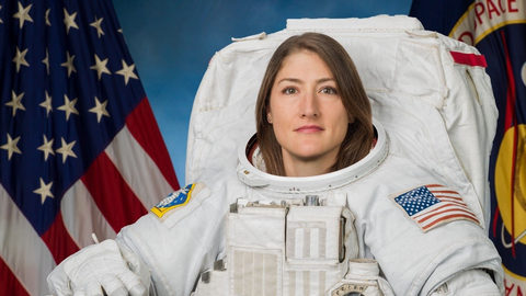 Astronauta Christina Hammock Koch mostra dificuldade para manter o equilíbrio após retorno à Terra - Imagem: Reprodução
