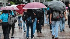 O CGE alerta para descargas elétricas e rajadas de vento, aumentando o risco de alagamentos e deslizamentos na capital - Imagem: Reprodução / Paulo Pinto / Agência Brasil