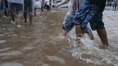O Instituto Nacional de Meteorologia emitiu alerta amarelo, indicando risco de chuvas e ventos fortes até o final do dia - Imagem: Reprodução / Paulo Pinto / Agência Brasil