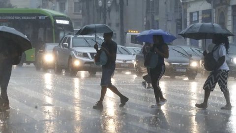 A Enel informou que mais de 104 mil imóveis ficaram sem energia, com as cidades de São Bernardo e Juquitiba sendo as mais afetadas - Imagem: Reprodução / Paulo Pinto / Agência Brasil
