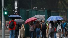 Com rajadas de vento entre 60 e 100 km/h, riscos de alagamentos e quedas de árvores aumentam em várias regiões - Imagem: Paulo Pinto/Agência Brasil