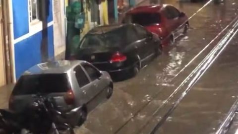 Chuvas fortes provocam alagamentos em várias regiões do Rio de Janeiro - Imagem: reprodução Twitter