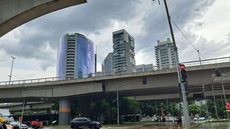 Céu fechado e chuva se forma na Zona Sul de São Paulo - Imagem: Reprodução / Leonardo Zvarick / g1