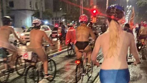 Ciclistas pedalam nus em protesto na Avenida Paulista; entenda - Imagem: reprodução