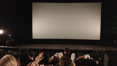 A indústria cinematográfica viu uma perda de 500 milhões de ingressos em comparação a 2023 - Imagem: Reprodução / Pixabay