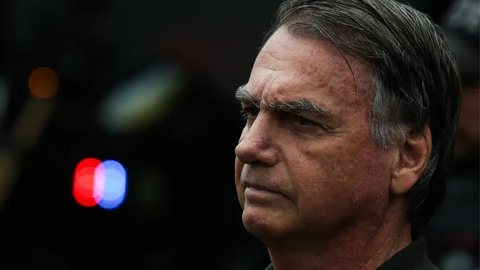 Bolsonaro está sob custódia da Polícia Federal e aguarda decisão do ministro Alexandre de Moraes sobre os próximos passos após o laudo médico - Imagem: Reprodução/Agência Brasil