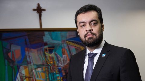 Cláudio Castro deve deixar o governo do Rio após decisão de exonerar toda a equipe. - Imagem: Zô Guimarães / Folhapress